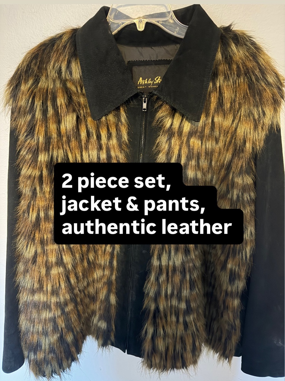 Unique Fabulous Black 2 Piece Set Suede Jacket & Pants with Fur